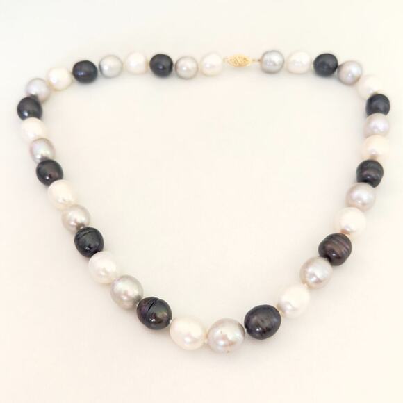 14K Yellow Gold Black & White Large Pearl Strand Necklace 18